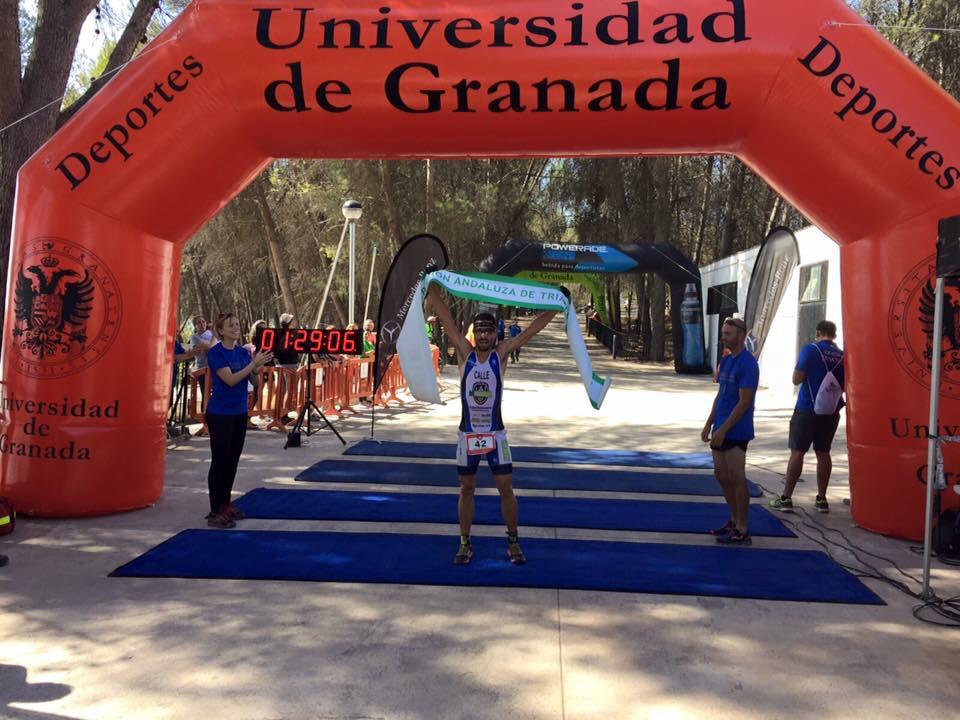dxtHuetorTajar's tweet photo. #Hueteños dándolo todo. Hoy Marcos Calle primero en el #triatlon de la Universidad http://t.co/8O1mLro6sU