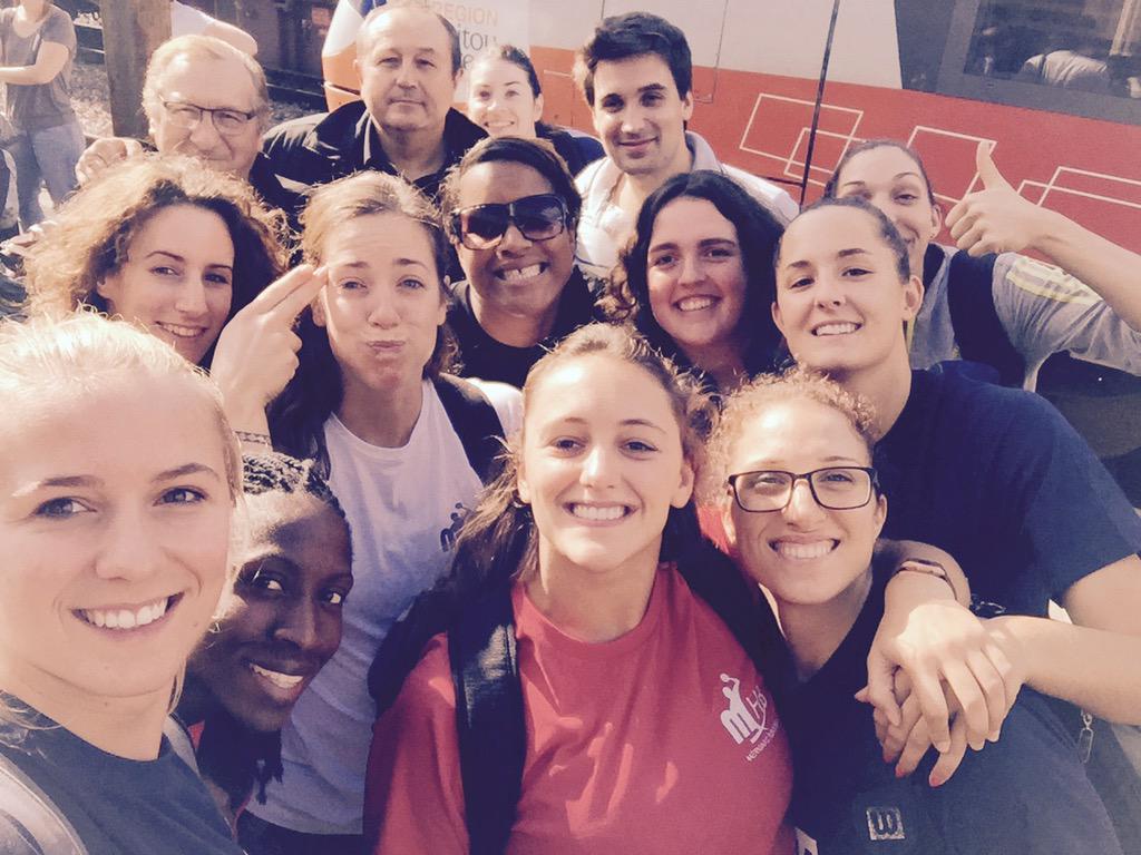 LBulucua's tweet photo. Nous sommes enfin à Bordeaux après 13 heures de trajet ! #MerignacHB @AureaFaure http://t.co/5QAbuaaLmE