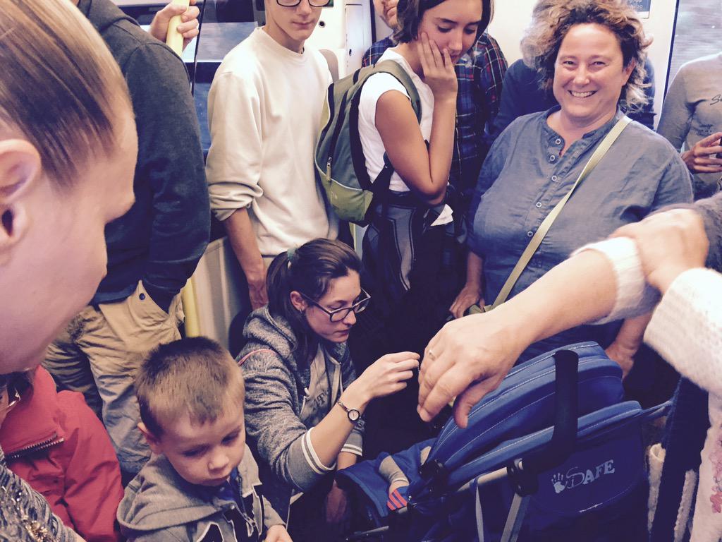 DynamicClaire's tweet image. Well done @SouthernRailUK - great idea to just put on 2 carriages after the #RugbyWorldCup