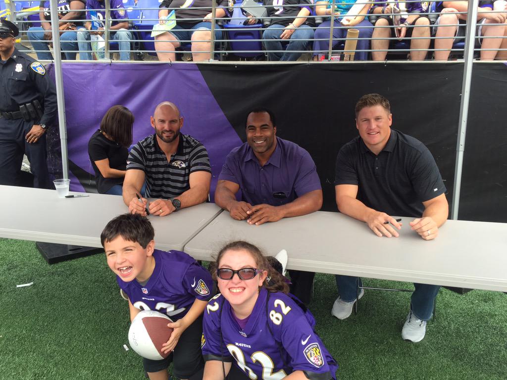 jonlipnick's tweet photo. Thanks to Lifebridge Health we met Jarrett Johnson, Jamal Lewis and Todd Heap! #lbhrally http://t.co/rTsOzmLUwI