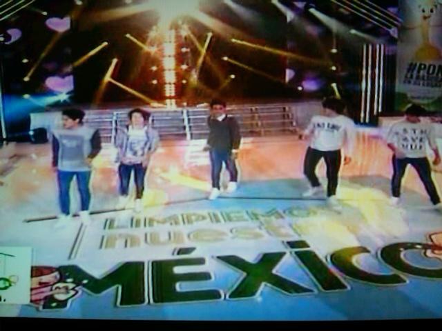 andregarciaof's tweet image. Esto es #ParaSiempre @somosCD9 ¡GRACIAS POR TODO! #CD9EnLNMexico #CD9EnAztecaLNM 😭😍💛.