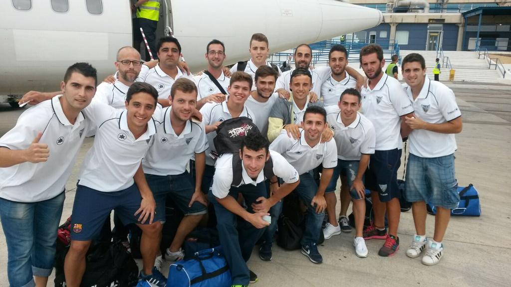 CDRondaOficial's tweet photo. El equipo regresa ya de melilla con los tres puntos. #CDRonda #ForzaRonda http://t.co/b9KNJcHDU0