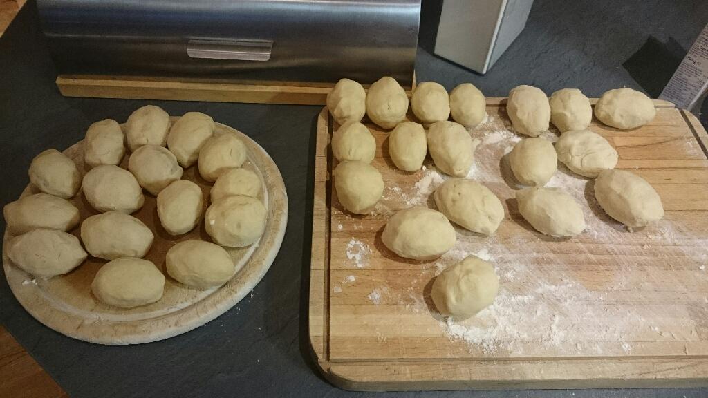 Schussentaler's tweet photo. Zwetschgenknödel, satt. #quarkteig http://t.co/qUB0IjYzz9