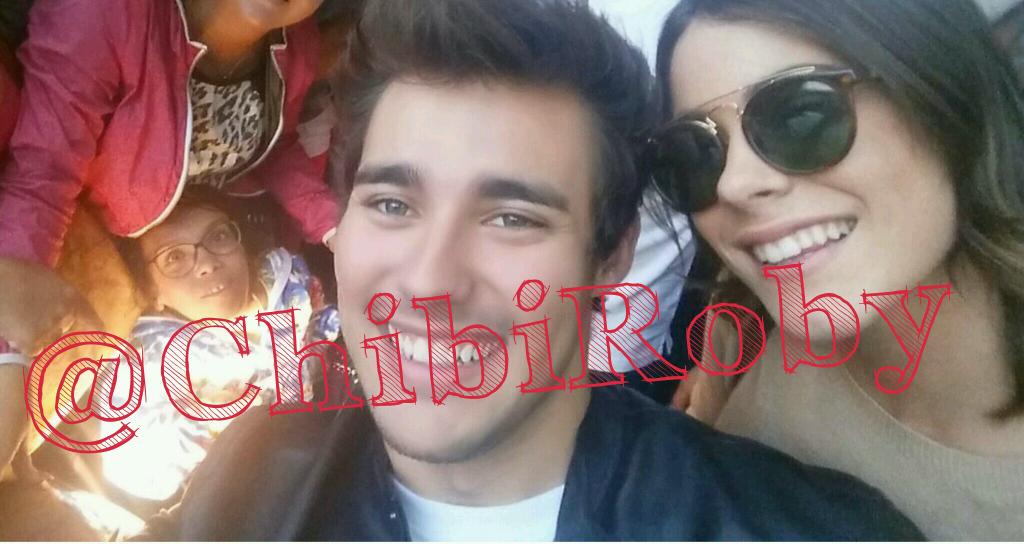 ChibiRoby's tweet photo. Mi mejor selfie ❤ un día especial 😄 @TiniStoessel @JorgeBlancoG @alestoeessel @ceguerena #ViolettaLiveVerona 🇮🇹 http://t.co/yn6kUfHtmq