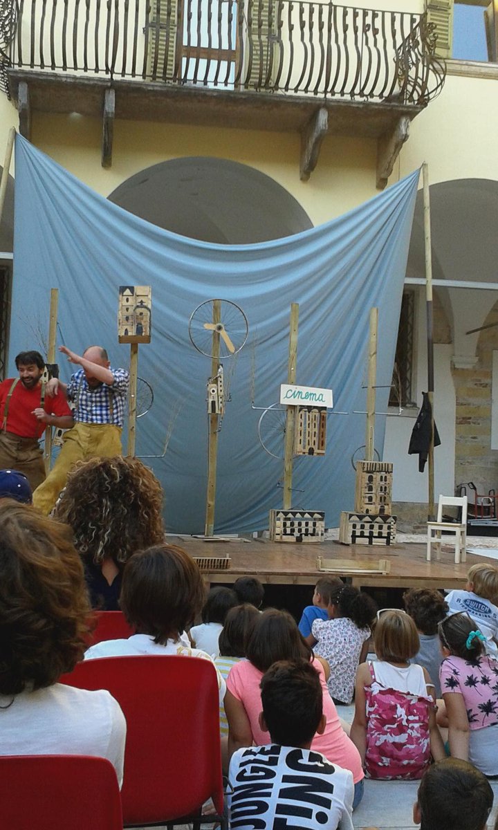 AryaHargreaves's tweet photo. "Un sacchetto di biglie" Bam Bam teatro #tocati2015 http://t.co/HCqK9Zy680