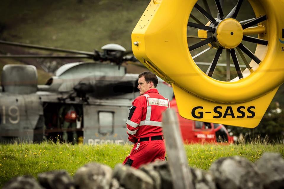 PSOSNAyrshire's tweet photo. Multi agency operation rescues para gliders after mid-air collision on Arran.
Full story at:
https://t.co/8MWTDVWXvh http://t.co/lfgmdc1I76
