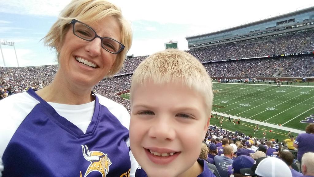 DebPhillips's tweet image. What a beautiful day for an outdoor football game! And an amazing date I have! #vikings @MillerLite