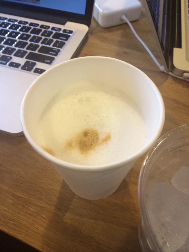 tommy_geraci_'s tweet photo. #grocerie @foodinkgrocerie starting off #VFSC #Emmys w/a latte ๐ http://t.co/NJ8Cko3jNU