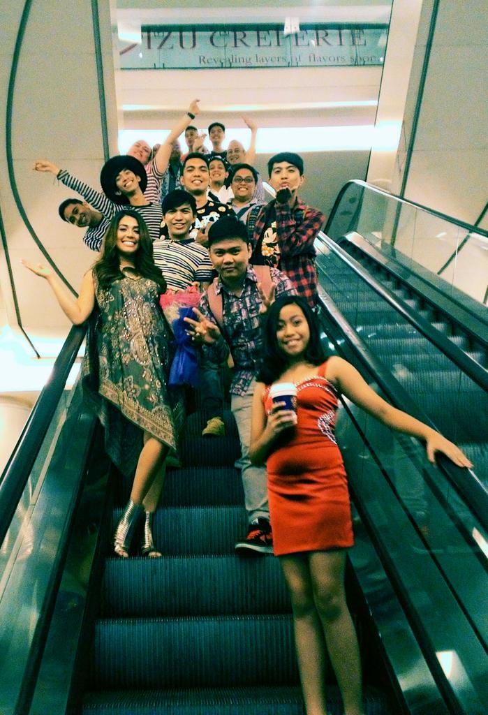 chrlnexx's tweet photo. Goodnight my #MJAllTheWayFamily ๐ thank you ate gorgeous @MJ_Lastimosa your so bait talaga.loveyou! #escalatorshot ๐ http://t.co/vN0zuco3NS