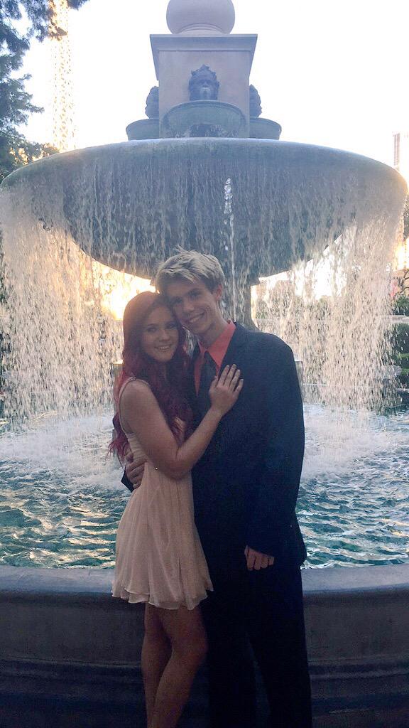 saltydevv's tweet photo. Hc 2015 w Gigi 💕 #sheisamodel http://t.co/ng5ZLHHf7T