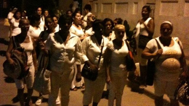 #AntiCastro #Cuban dissidents: Police kept us away from @Pontifex in Havana bit.ly/1iGXhJM?utm_me… http://t.co/fCeYaqIgU0