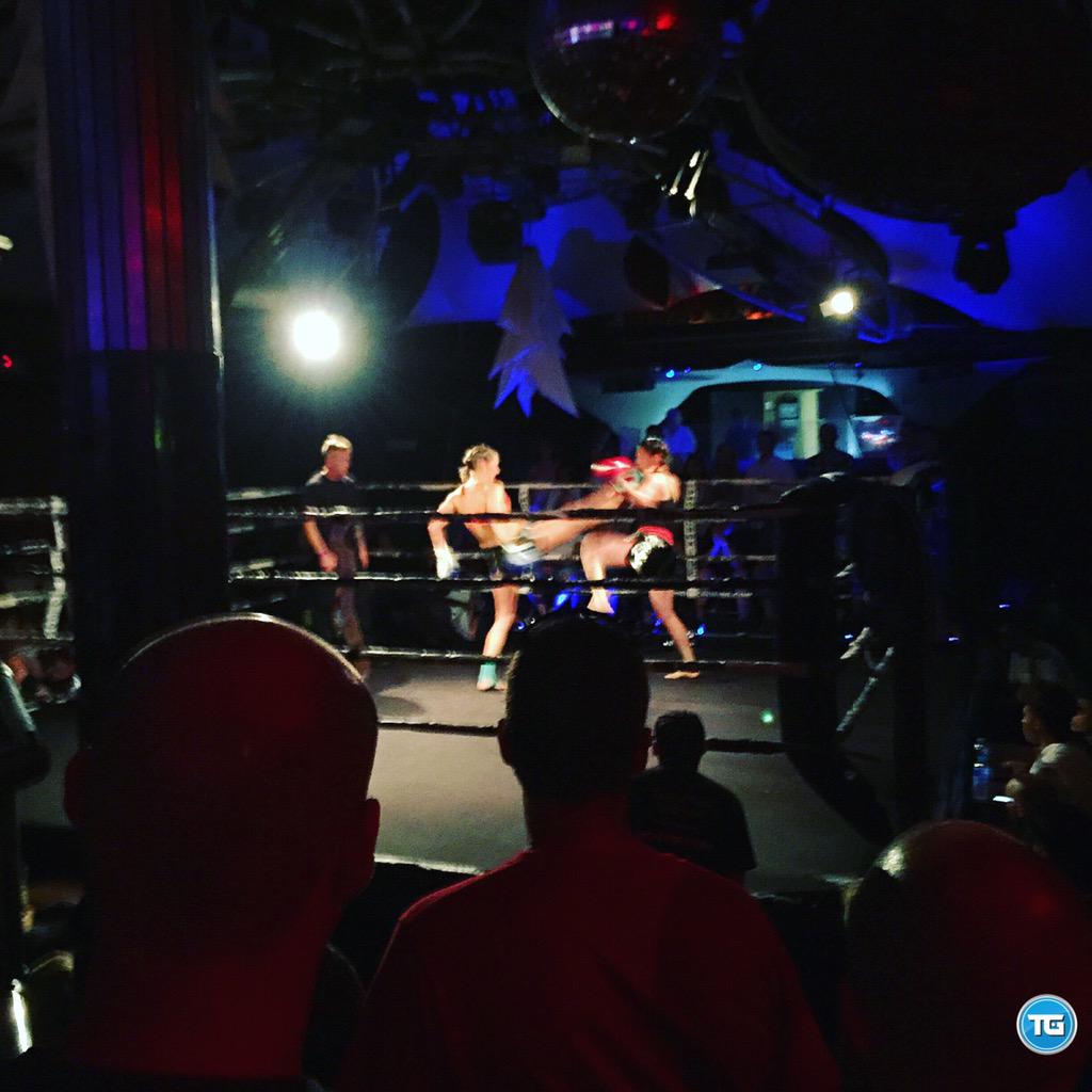 TouchglovesGym's tweet photo. And that's how you push kick! #muaythai #cornwall http://t.co/HFVq1ctETf