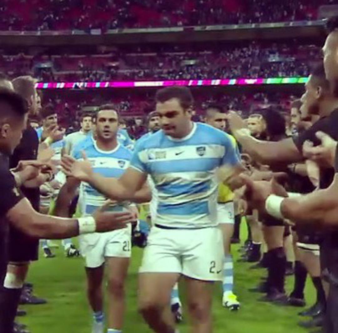 PasionPorRugby's tweet photo. Esto es rugby, que te la cuenten como quieran.

#RWC2015 #NZLvARG #Arg #Nzl #VamosPumas http://t.co/fcUW0OCV5H