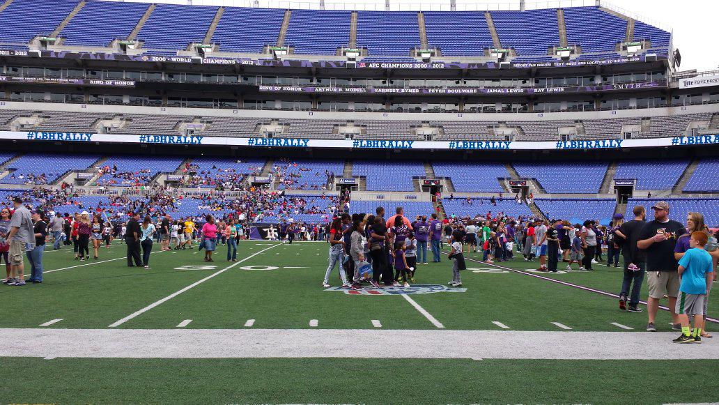 TheOneyedBandit's tweet photo. On the field at M&T Bank Stadium! #LBHrally http://t.co/GzkRmJMJc1