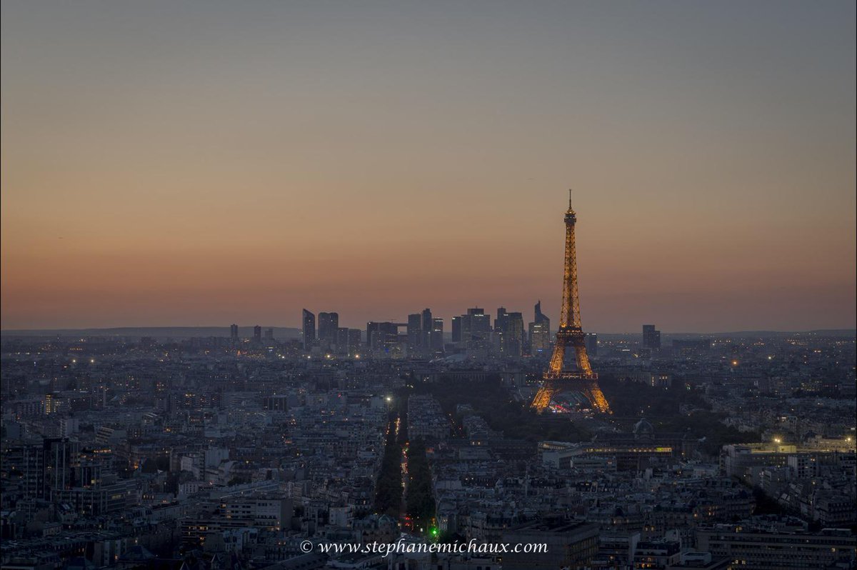 stephmichauxpic's tweet photo. Ce matin, selon @libe, la Tour Eiffel a été fermée quelques heures pour intrusion. Petite photo de notre dame de fer http://t.co/mpwqIqZpdv