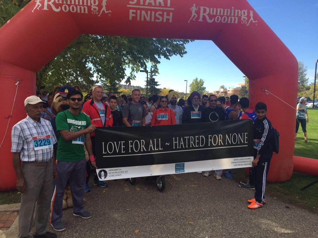 AhmedsRash's tweet photo. Giving msg of #love4allhatered4none @SaskatoonPolice #runagainstracism #yxe @AMJCanadaPress @AMJSaskatoon http://t.co/mYDKJ8T4RK