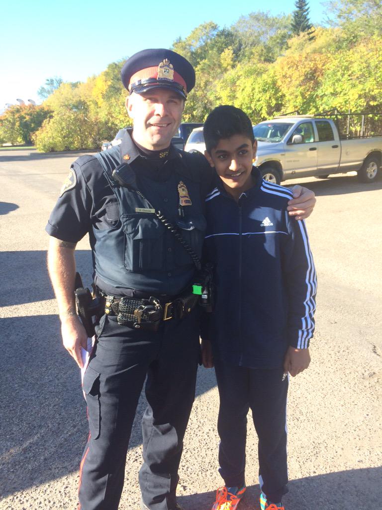 AhmedsRash's tweet photo. Giving msg of #love4allhatered4none @SaskatoonPolice #runagainstracism #yxe @AMJCanadaPress @AMJSaskatoon http://t.co/mYDKJ8T4RK