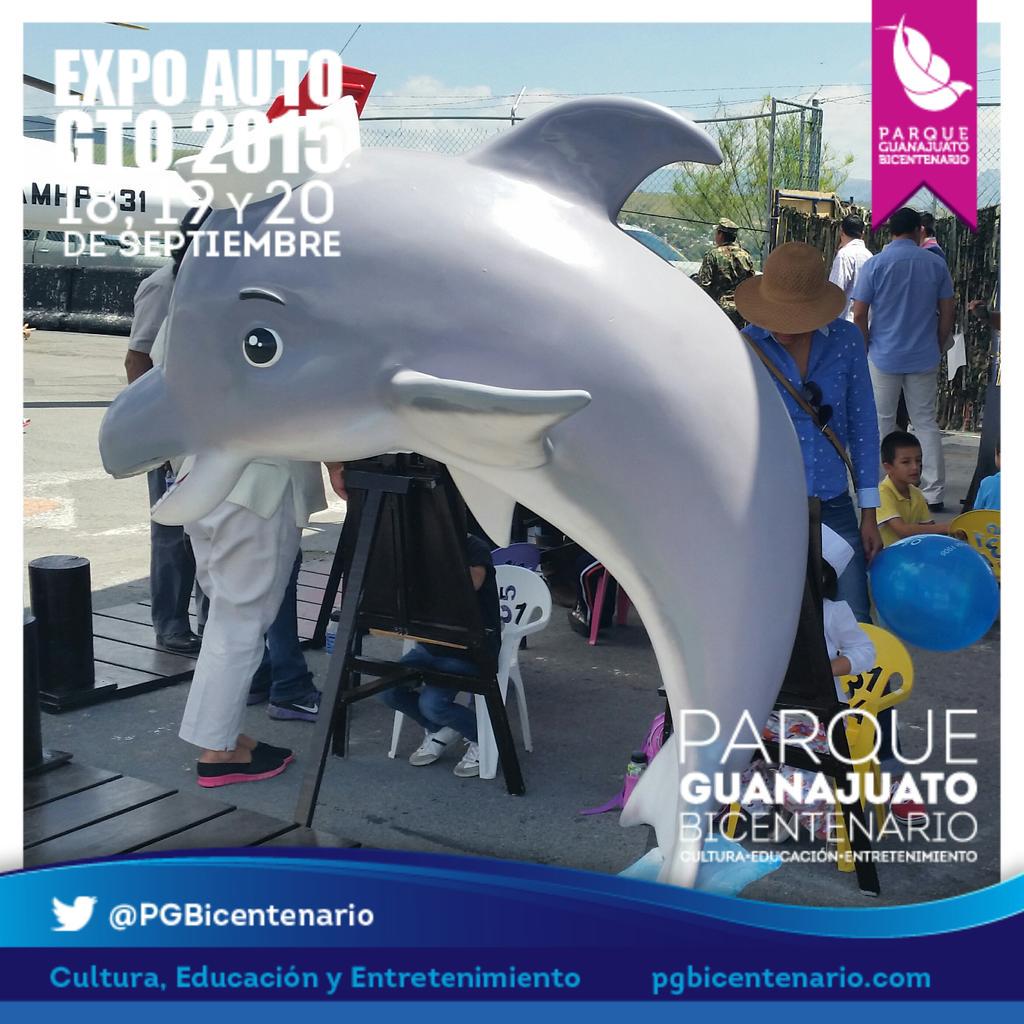PGBicentenario's tweet photo. Elementos de la #Marina Armada de México conviven con los pequeños en @PGBicentenario #últimodía de #EXPOAUTOGTO http://t.co/M1XClqONlV