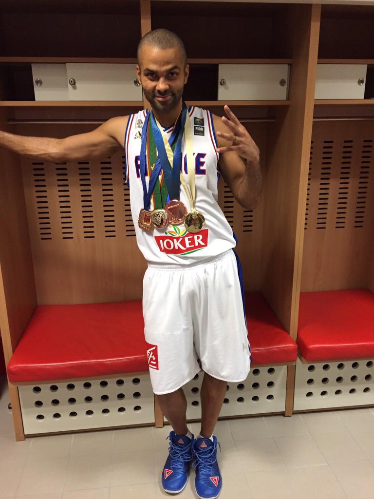 tonyparker's tweet photo. Merci à tous pour votre soutien ! C'était incroyable !
Rendez vous aux JO 2016. 🔵⚪️🔴 #TousEnsemble #MedailleDeBronze http://t.co/oezEvLQhcu