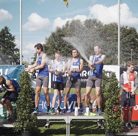 2laps_runner's tweet photo. Perfect day: sun, champagneshower &amp; gold on relays #runningbears #tracknation http://t.co/GVLoKdckYs