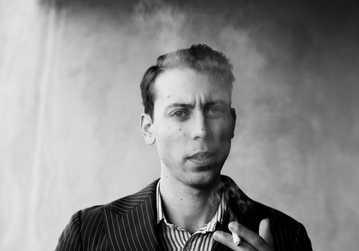 LightbulbClub's tweet photo. @freekly @fayflyer @OzarksatLarge Start off October right with @TheDanielRomano -Thurs 10/1 https://t.co/zhvwmcPE3d http://t.co/7Td66nbSzT