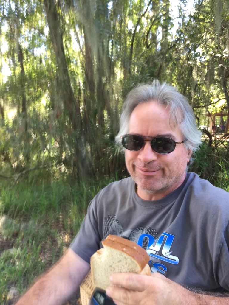 2winboys's tweet photo. #picnicwithmybaby http://t.co/l6O1c2hpHk