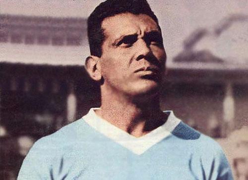 VSportsTM's tweet photo. "Los de afuera son de palo, ya lo dijo El Negro Jefe". El 20/9/1917 nació un gigante: Obdulio Varela. #LeyendaSports http://t.co/F4qYuV2eko