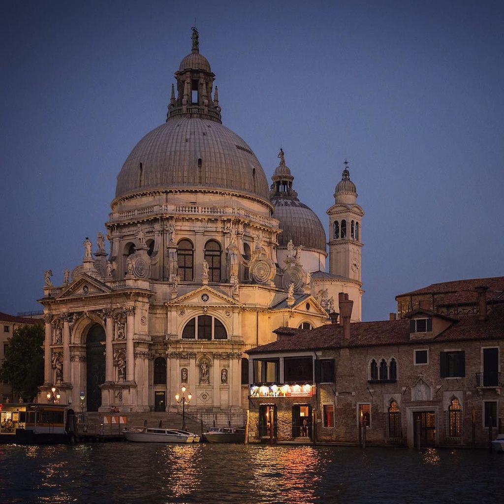 JiriSiftar's tweet photo. Night beauty ๐ณ๐ฎ๐น๐ค๐ #Venice #Venezia #Italia #Italy #grandcanal #carhedral http://t.co/3EAOQ9PPNc http://t.co/wiNpmwQqWK