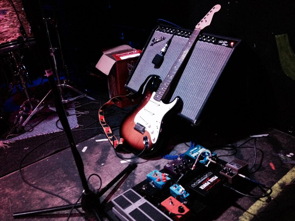 neutralnomad's tweet photo. Setup for tonight with @laurenhousley at @sneakypetesclub @Fender @jimdunlopusa @bosspedals #countrymusic http://t.co/AcWoZ0HKd3