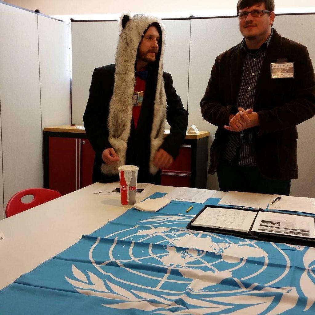 imaginarythomas's tweet photo. Aliens in the UN. #wtsott http://t.co/JDd4KEoYoa http://t.co/NdzPoRW5xQ
