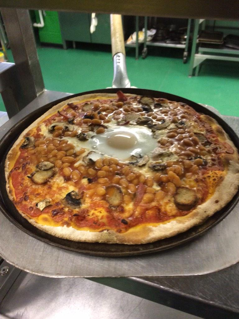 Funopolis_Play's tweet photo. One of our 'Specials' at the moment: All Day Breakfast Pizza http://t.co/I8Az6vfnAw