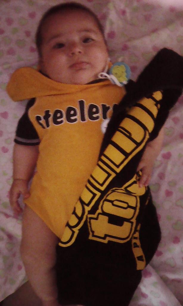 f_castorena's tweet photo. Pitshburg apalea a SF, que mas se puede pedir #SuperFanNFL http://t.co/lDqzqhny3V