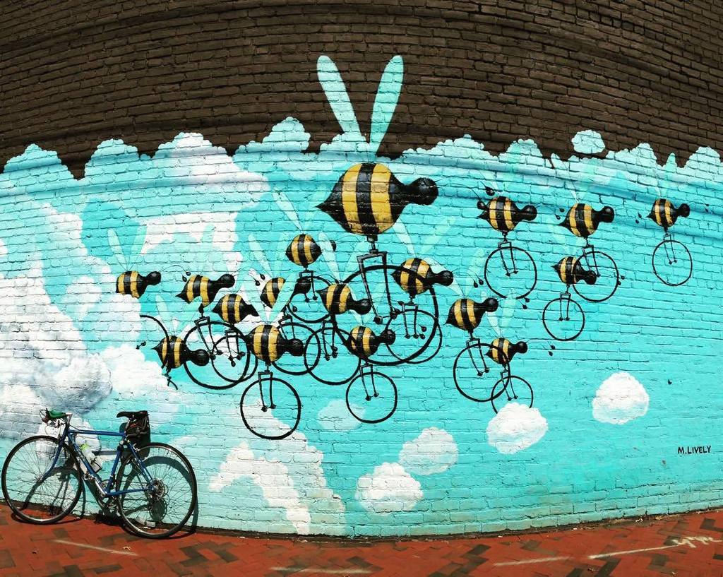 lynncasper's tweet photo. bees buzz for life 🐝💕. @werelock #feelfeelingseveryday #beyrownbee #beyrownhero #uci2015 #rva #streetart #streetmur… http://t.co/YZxL7qSGy0