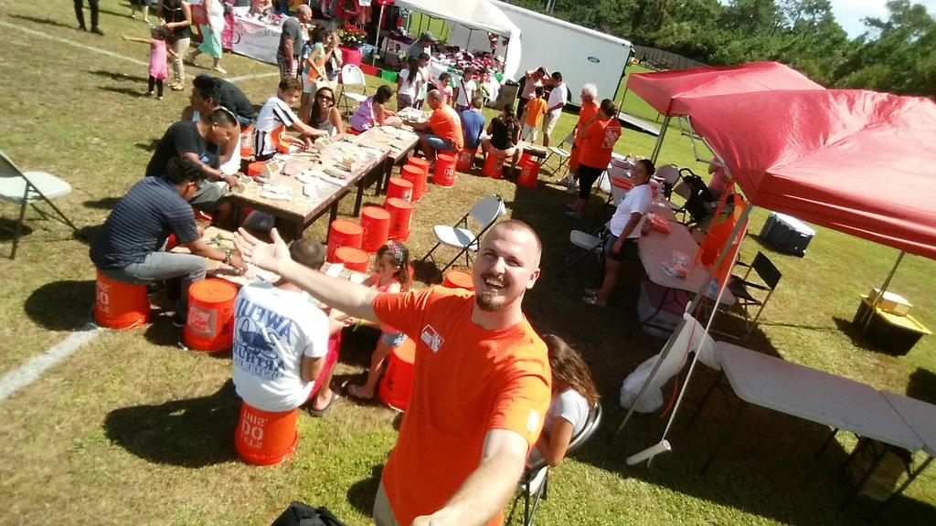 j_speck61's tweet photo. 400 #kidsworkshop kits complete and still going strong. #teamdepot #latinfest #nagshead http://t.co/QcR7EEBN0h