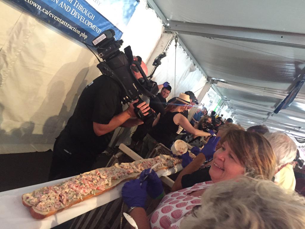 PEI_Shellfish's tweet image. DIG IN- it's Lobster Roll eating time #shellfish20th #pei @PEIFishAssoc @chefrosspei