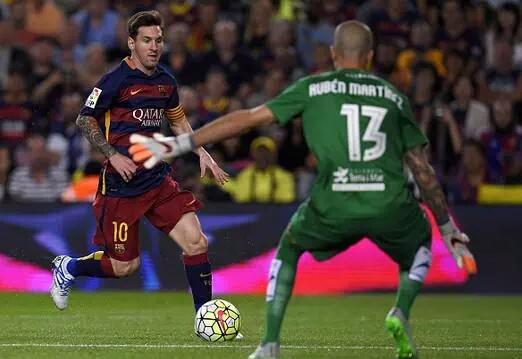 MessiHaiti10's tweet photo. Leo during the game against Levante.  http://t.co/EzrLaYHbxH