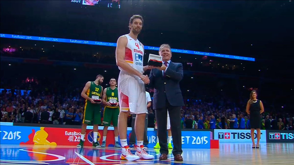 ACBCOM's tweet photo. Pau Gasol, MVP del #EuroBasket2015.
LEYENDA. http://t.co/TE3ulwJuaZ