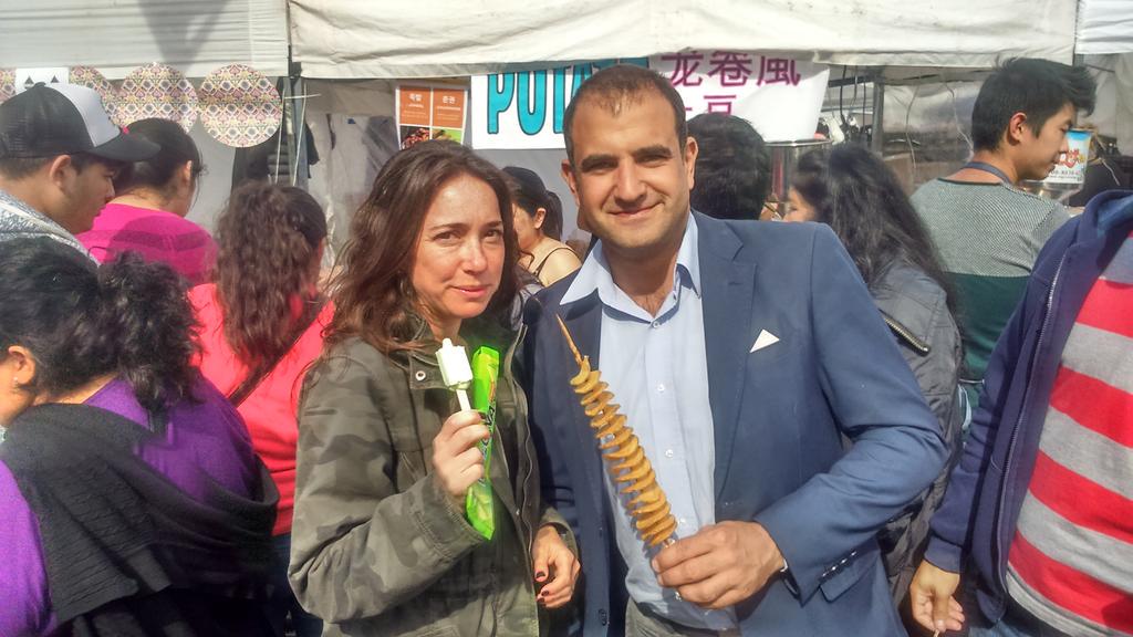 DHumanosBA's tweet photo. Ahora con @juliocroci y @pamelamalewicz recorremos los sabores de este #CelebraCorea http://t.co/JHtlWI9jNH