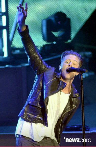 AleCruz1R's tweet image. @OneRepublic  the secret to appear in any photo handsome? ILY :*