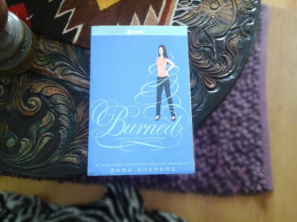 arcaneghost_'s tweet image. Loose lips, sink ships. #PrettyLittleLiars #Burned #SaraShepard