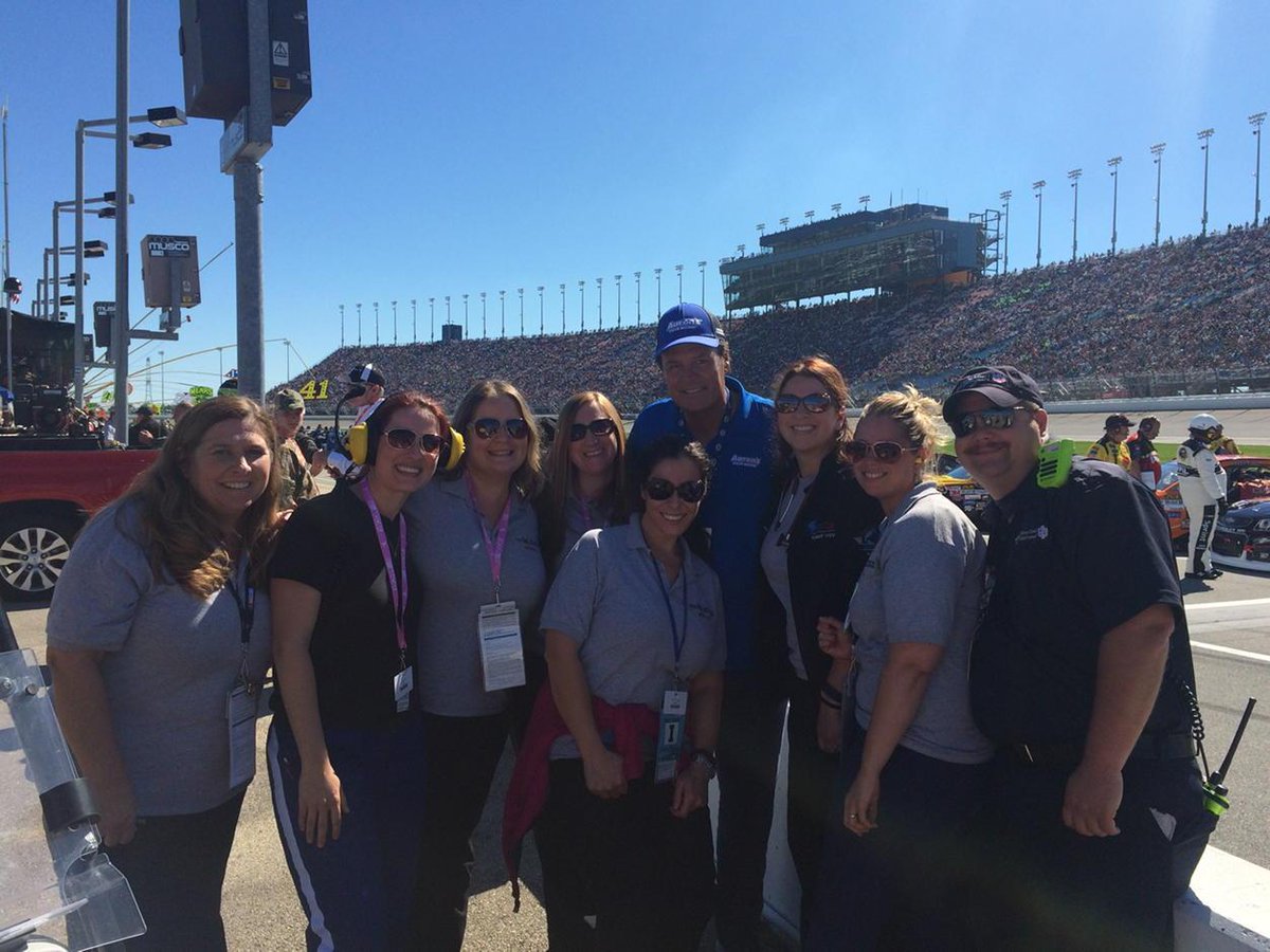 MW55's tweet photo. Thanks to the crew that takes care of the drivers, teams and fans. @ChicagolndSpdwy #InfieldCare http://t.co/V3DMxwxkK1