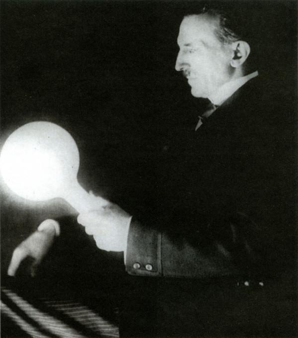 This is What Nikola Tesla Looked Like  in 1894 