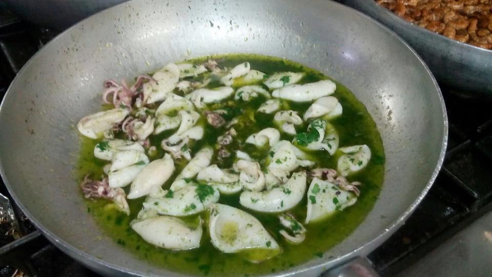 CaesarHotel's tweet photo. #questasera al #ristorante dell'#hotelcaesar di #cesenatico:#zuppetta di #calamari stufati alla #vernaccia! http://t.co/NIQIShk1s2