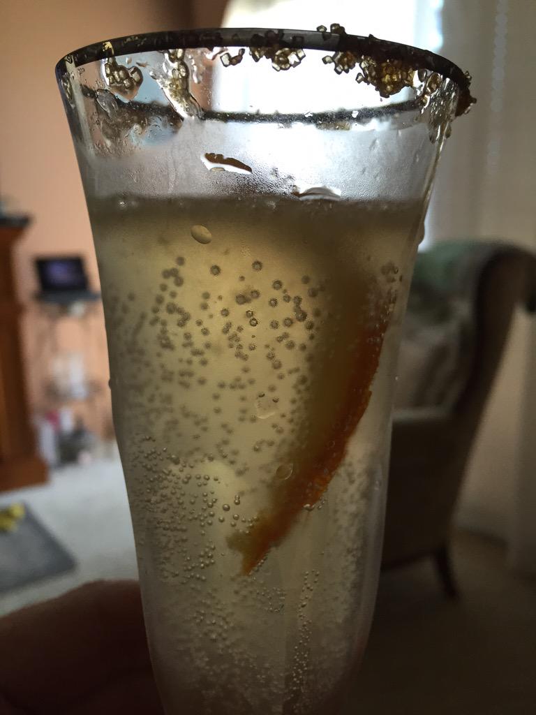 tarferg's tweet photo. @HamptonsLane thanks for the inspiration! Fancy cocktails #sundaybrunch #gin #lavender #lemon #Champagne #goldsugar http://t.co/Q4zwc48foM