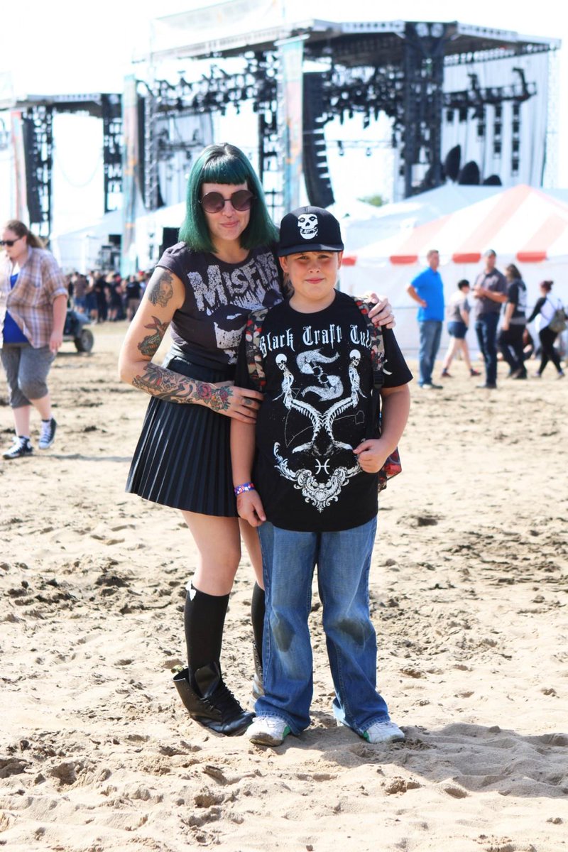 the_edge's tweet photo. We wish our mom was this cool! #MotherSonBonding @RiotFest #EdgeAtRiotFest #RiotFestTO http://t.co/f4w2Kzsgsi