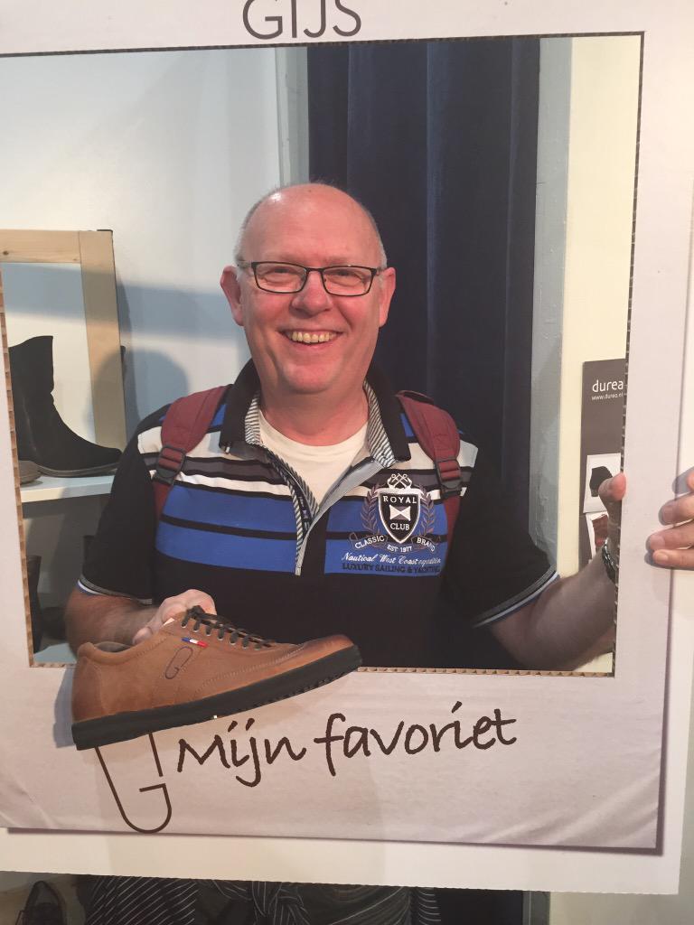 wsloep's tweet photo. Gisteren op de 50Plusbeurs geweest en mooie schoenen gezien, waaronder GIJS van Durea. Mijn selfie #favorieteGIJS http://t.co/w04T0TiBR2