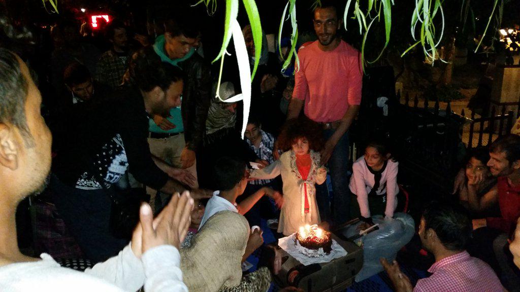 fiedler_mathias's tweet photo. Now: #crossingnomore at the park is having a birthday party for a little girl. #FortressEurope #Edirne http://t.co/XBLkdt5nNb