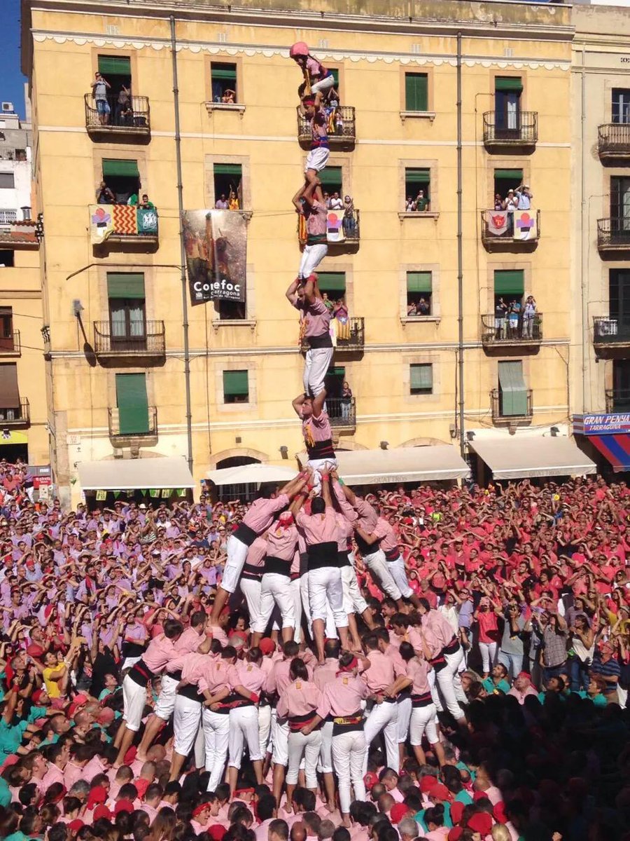 miquel_sabate's tweet photo. Som colla de 7, però fem pilar de 8!!
Visca els Xiquets de Tarragona!! 
#3GE #matalassers #primerdiumenge #castellers http://t.co/HfUbdOQkzO