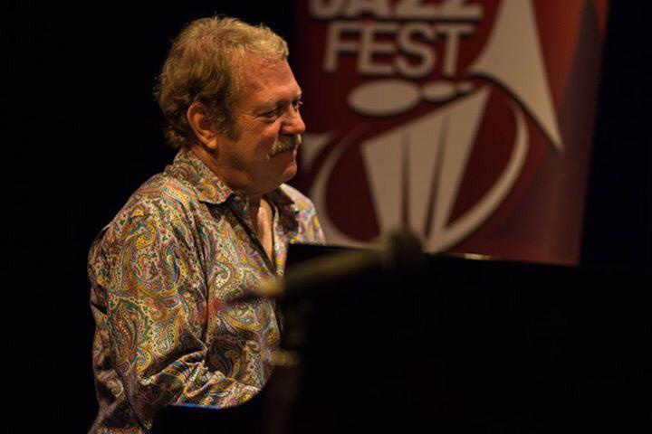 indyjazzfest's tweet photo. Yes! #SteveAllee #BlockParty #IJF2015 @TheJazzKitchen @indyjazzfest #piano #packed http://t.co/0dGGTDFq0N #Indy #Jazz http://t.co/zhnZb6x4Ia
