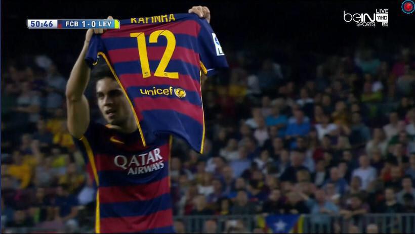 HWRupdates's tweet photo. Marc Bartra y Neymar le dedican sus goles a Rafinha #RESPECT http://t.co/SsaRPzkd0b